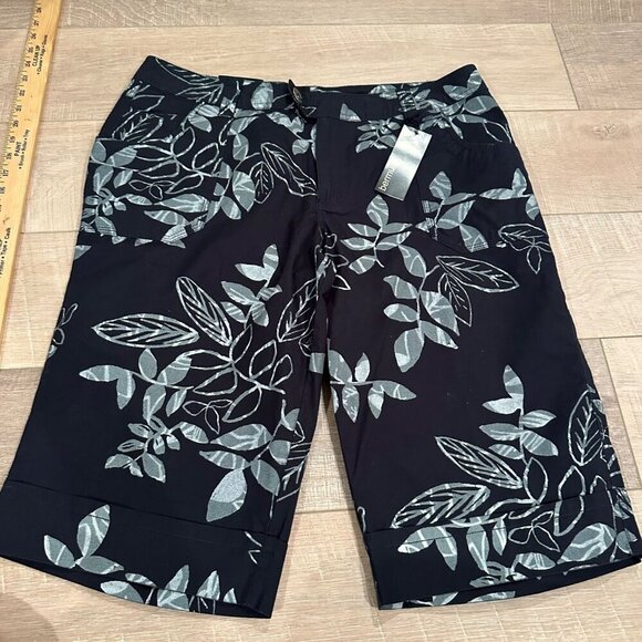 LANE BRYANT VENEZIA BLACK FLORAL PRINT BERMUDA SHORTS NEW SIZE 16 - Picture 1 of 9